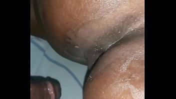 Play J'enfonce ma grosse bite dans l'anus de la femme de mon voisin et elle crie de douleur