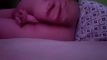 Play Amature girl masturbating