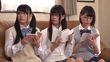 Play Https://bit.ly/3IHkHdQ The intellectual curiosity of the three sisters of sullen literary glasses goes to sexual desire!? Witnessing a male genitalia that was only known in books, explose libido![Part 1]