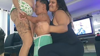 Play New Year's party with the pornographic dwarf Zezinho Teves and the hot Paty Bumbum and Fada Mel