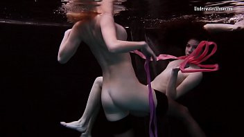 Play Underwater hot girls swimming naked